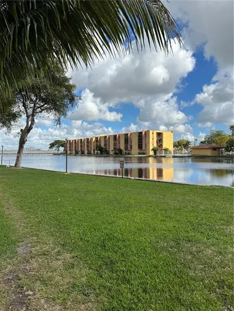 $1,700 | 4717 Northwest 7th Street, Unit 40210, Miami, FL 33126