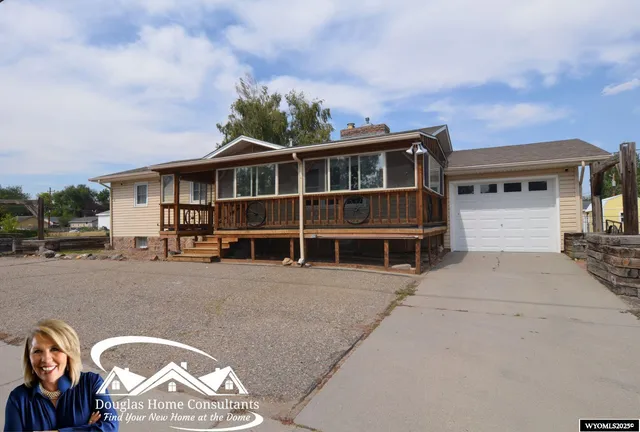$298,500 | 1000 Erwin Street, Douglas, WY 82633