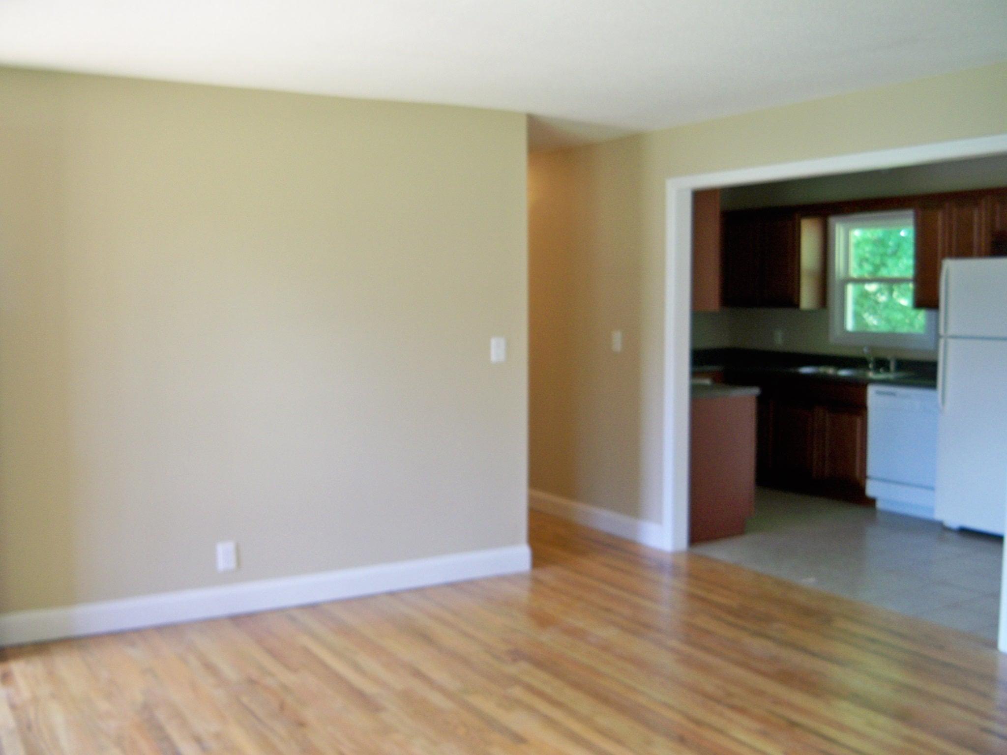 5303 Christopher Road Chattanooga, TN 37416 - Photo 2 of 21 Living5