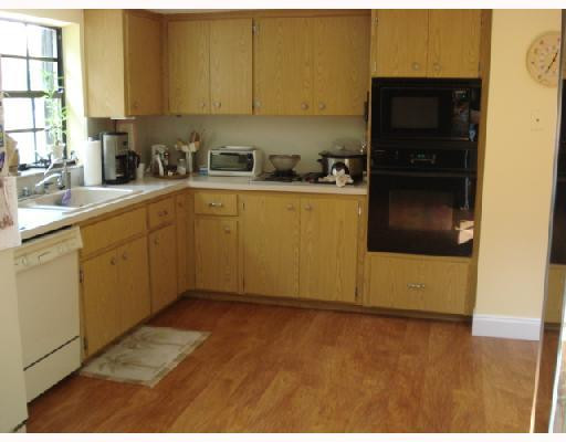 6576 Patio Lane, Unit 9 Boca Raton, FL 33433 - Photo 2 of 16 Kitchen