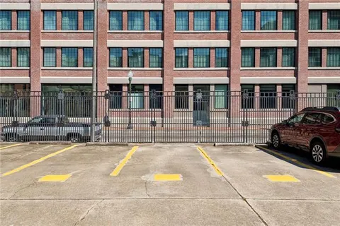 $425,000 | 333 Julia Street, Unit 520, New Orleans, LA 70130