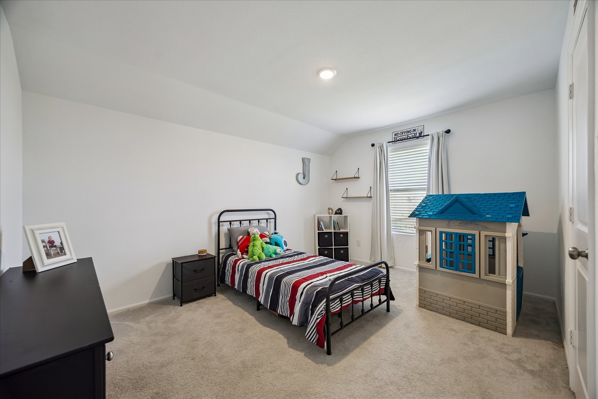 3812 Moss Hl Road Rosenberg, TX 77469 - Photo 18 of 20 Secondary bedroom on the 2nd floor.