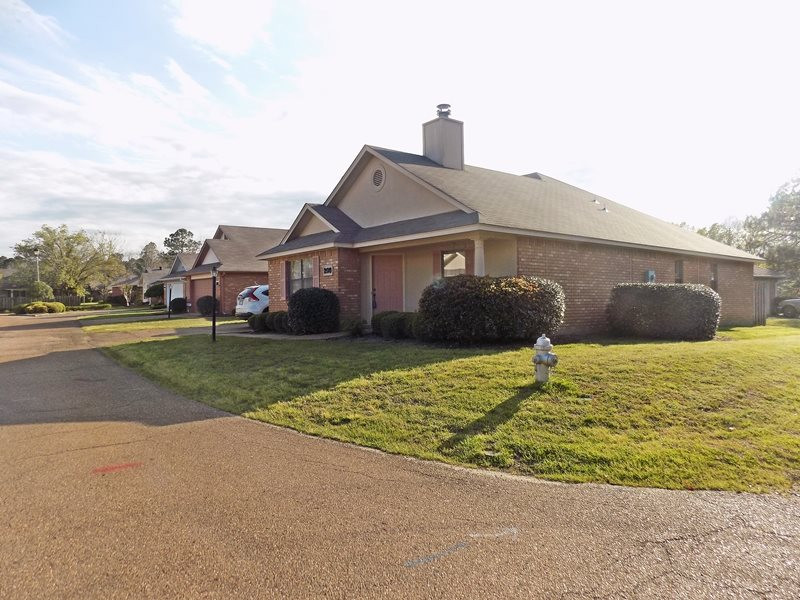 200 Waterfall Way Clinton, MS 39056 - Photo 2 of 42 Photo 2