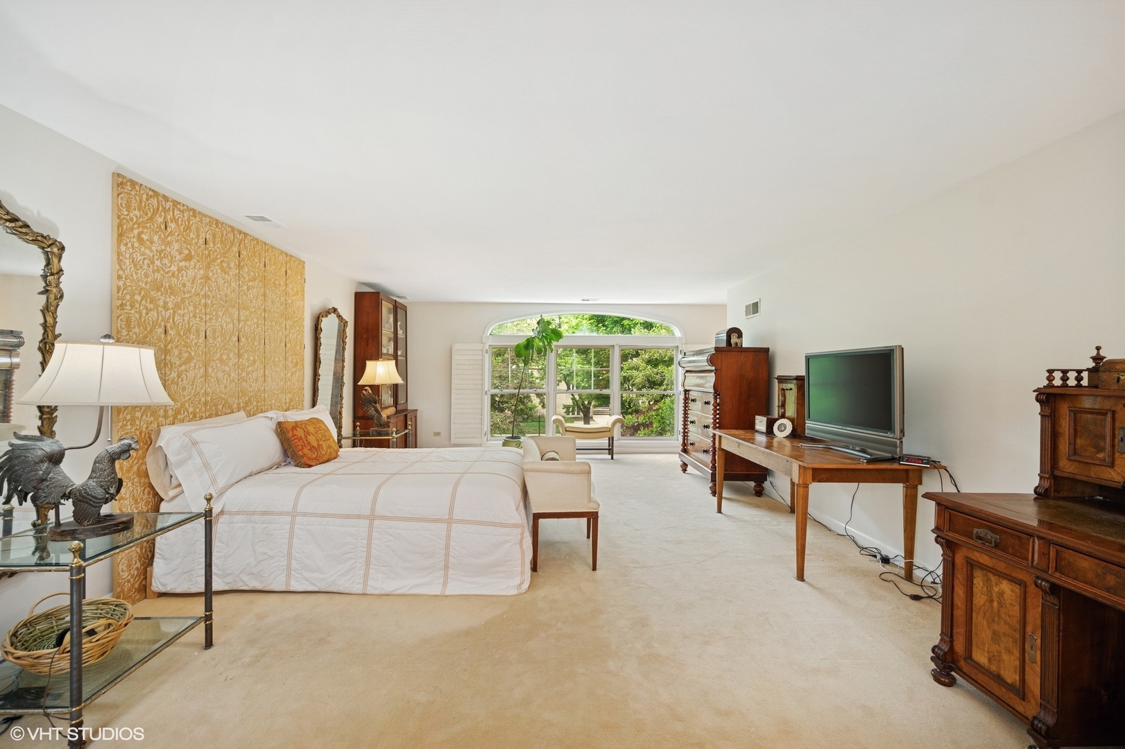 475 Maple Street Winnetka, IL 60093 - Photo 29 of 52 a bedroom with furniture and a flat screen tv