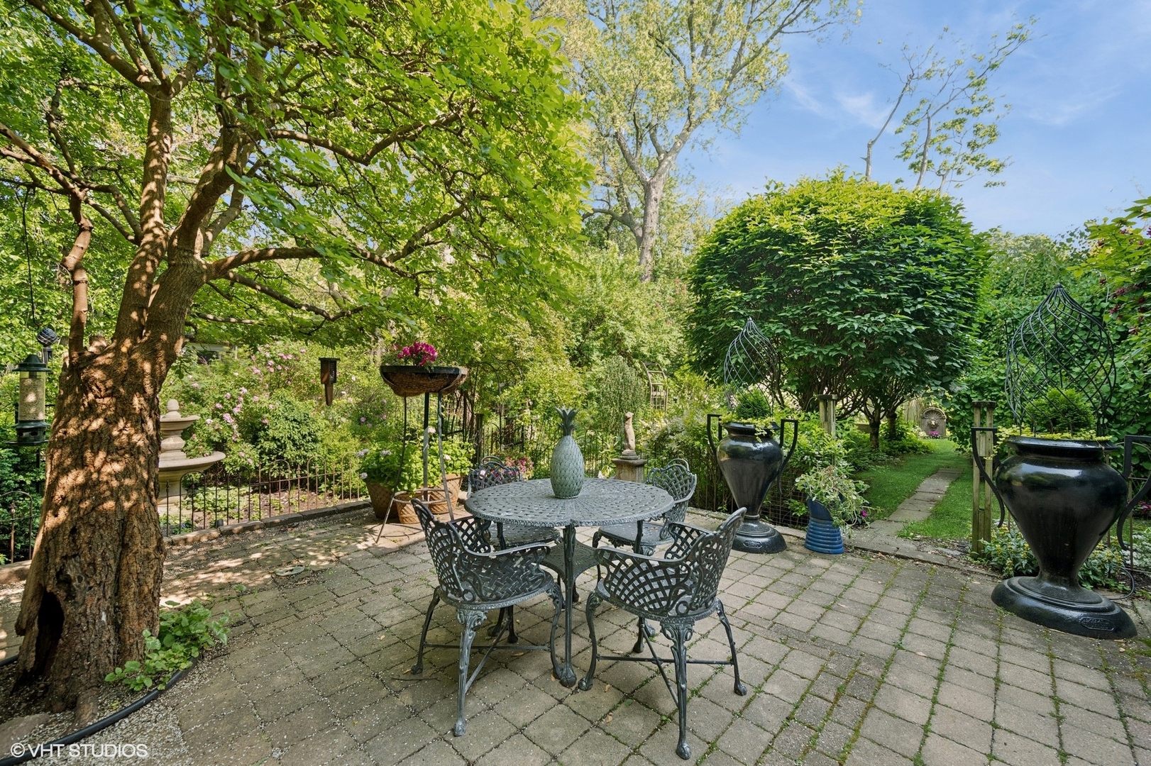 475 Maple Street Winnetka, IL 60093 - Photo 39 of 52 a view of an outdoor space with chairs