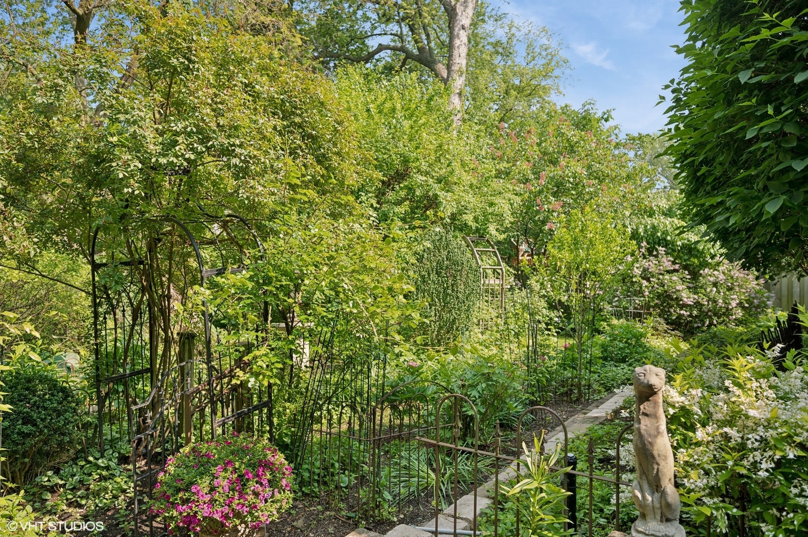 475 Maple Street Winnetka, IL 60093 - Photo 48 of 52 a view of a lush green forest with lots of trees