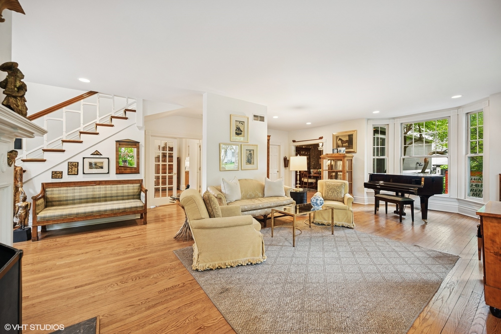 475 Maple Street Winnetka, IL 60093 - Photo 9 of 52 a living room with furniture and a table