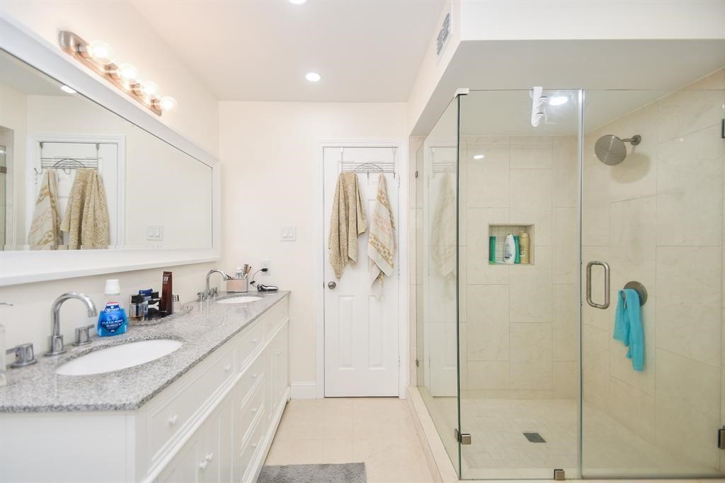 6304 Riverview Way Houston, TX 77057 - Photo 14 of 28