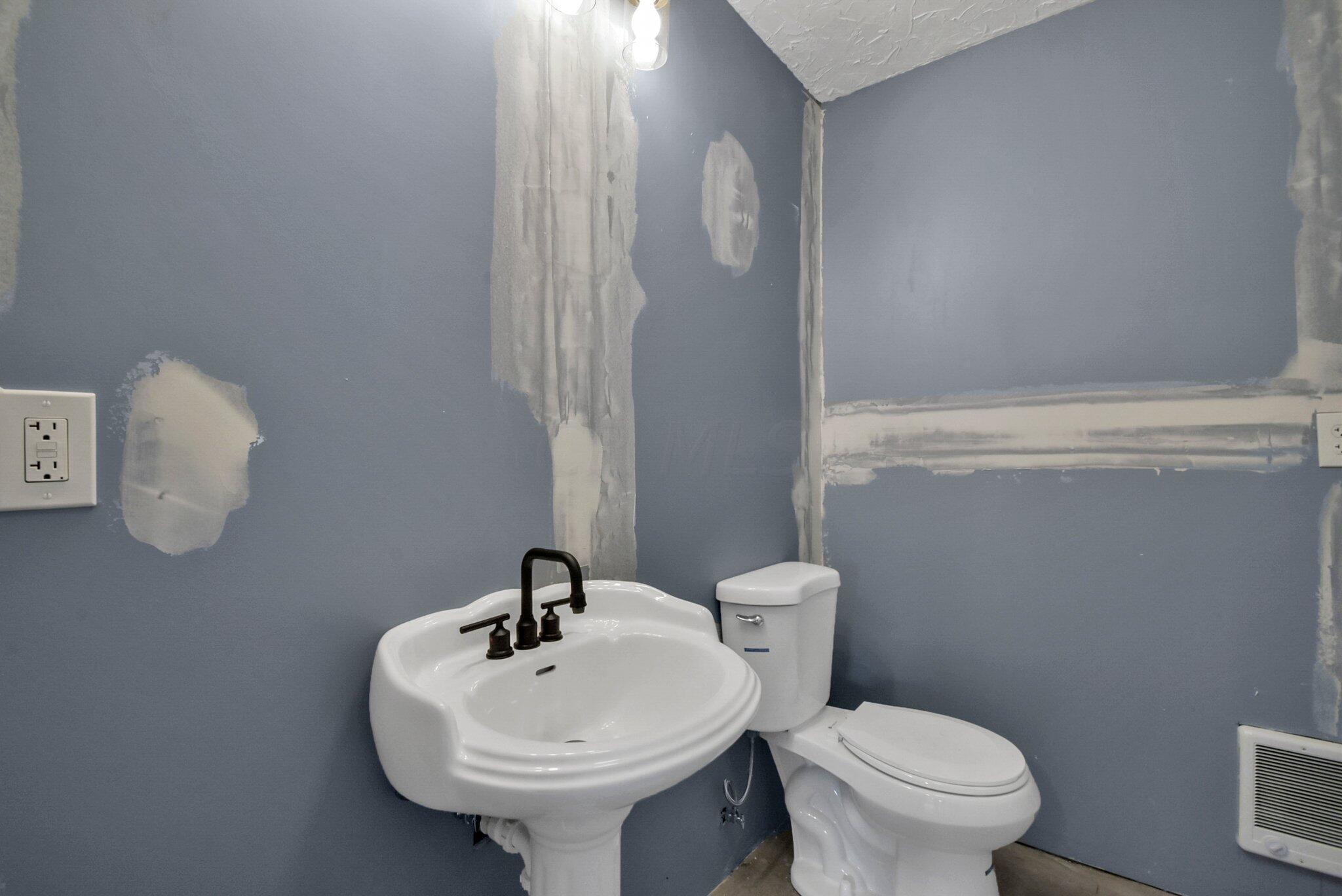 1200 Markley Road London, OH 43140 - Photo 21 of 43 Half bath 2