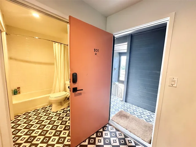 $1,450 | 201 Academy Drive, Unit 201, Austin, TX 78704