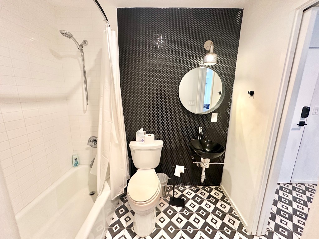 201 Academy Drive, Unit 201 Austin, TX 78704 - Photo 8 of 15 a bathroom with a toilet and a shower