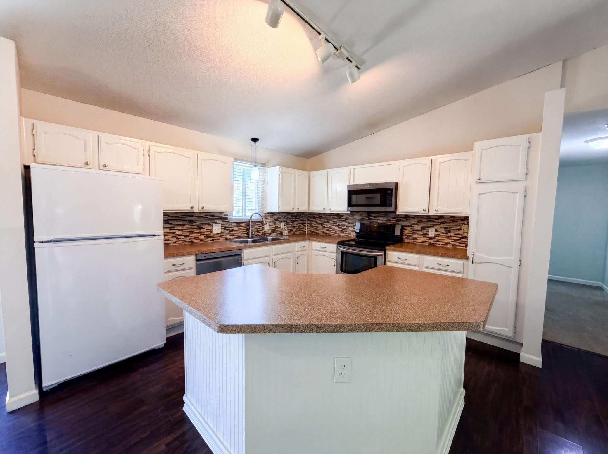 13802 Holyoke Path Apple Valley, MN 55124 - Photo 2 of 22 Gallery Image 2