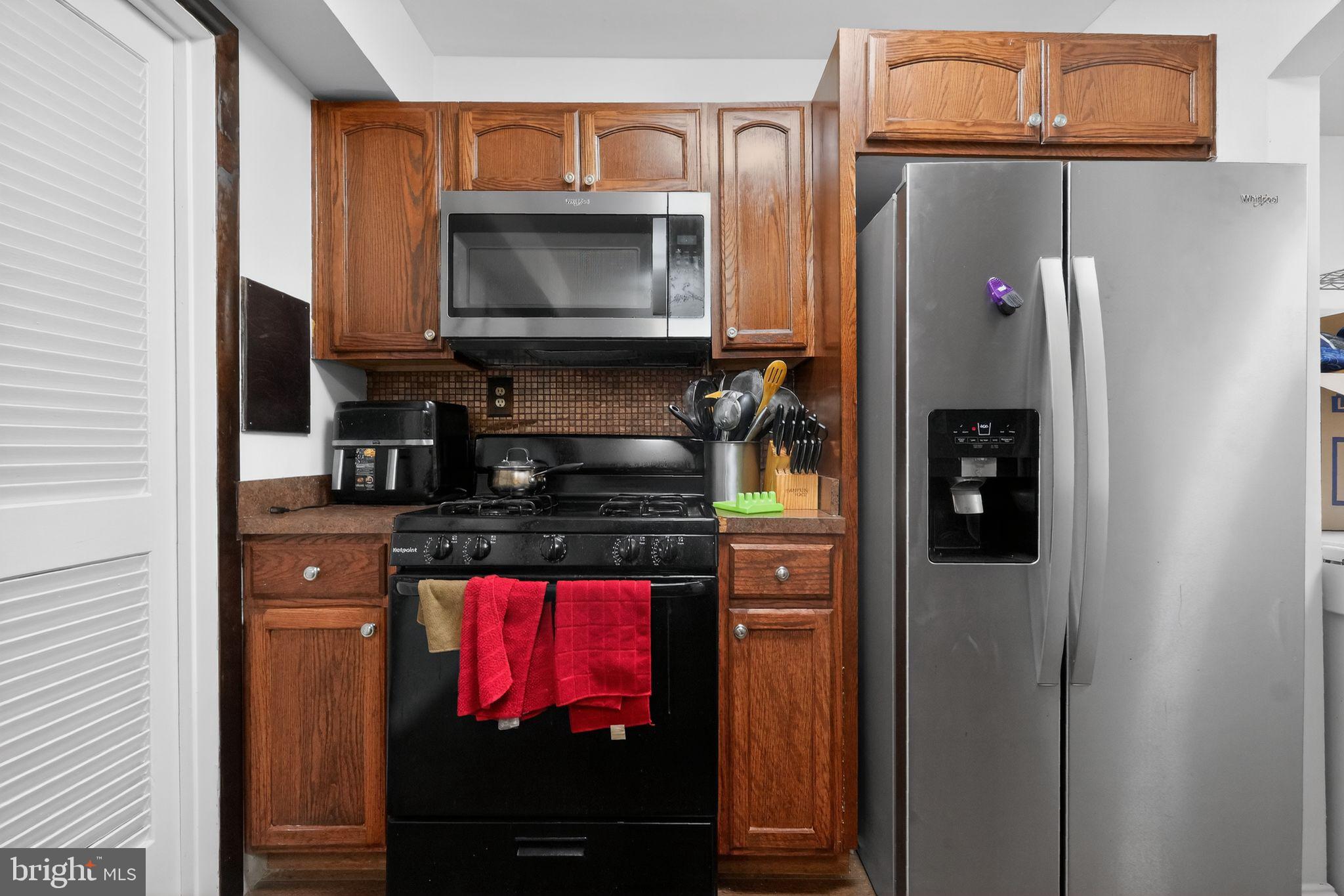 8587 Seasons Way, Unit 6B Lanham, MD 20706 - Photo 6 of 17 a kitchen with a refrigerator stove and microwave