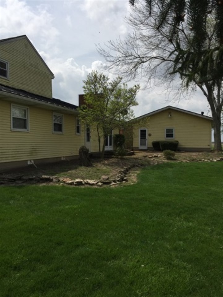 226 Angling Road Farmland, IN 47340 - Photo 3 of 26 Gallery Image 3