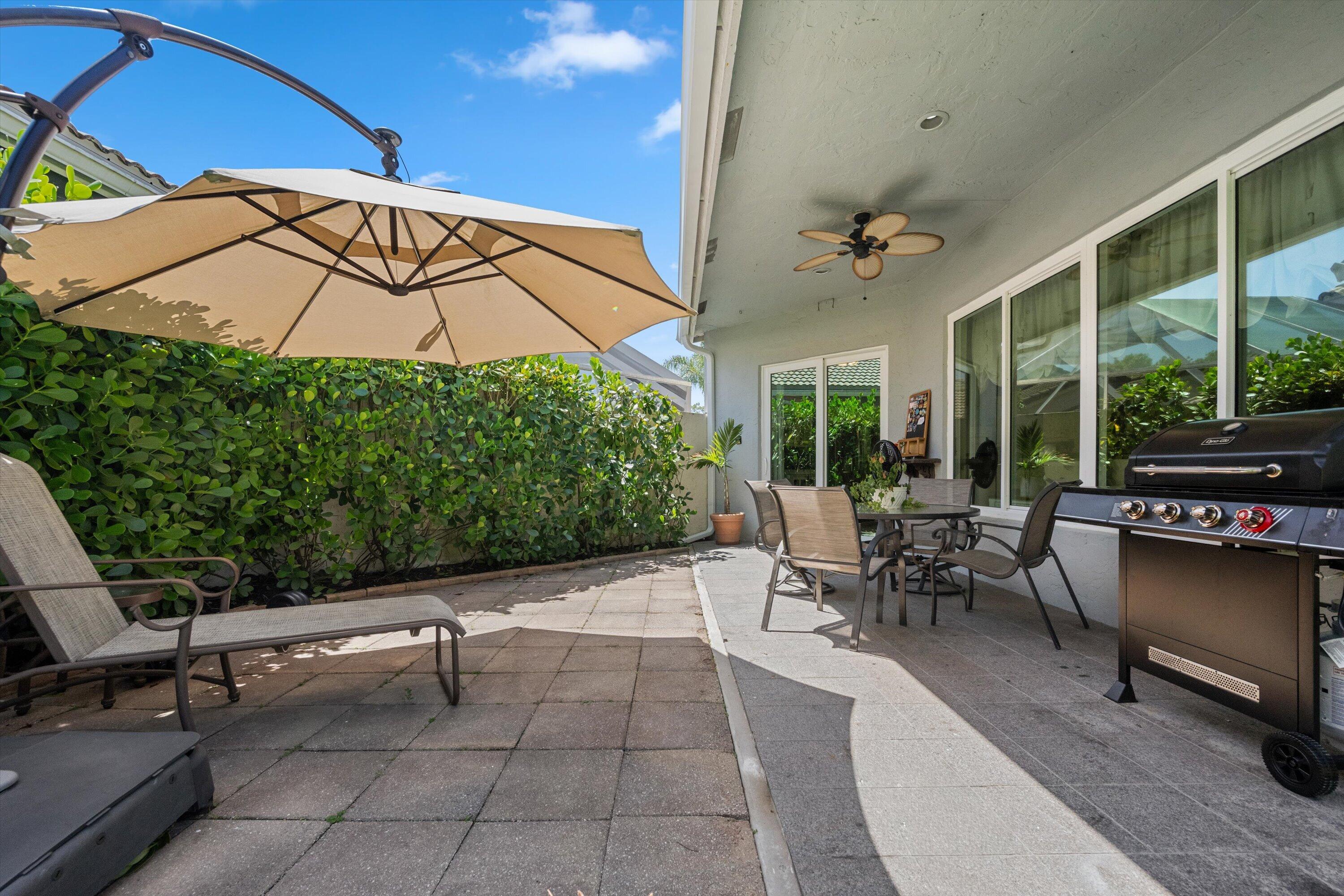 1110 Aviary Road Wellington, FL 33414 - Photo 36 of 51 Patio