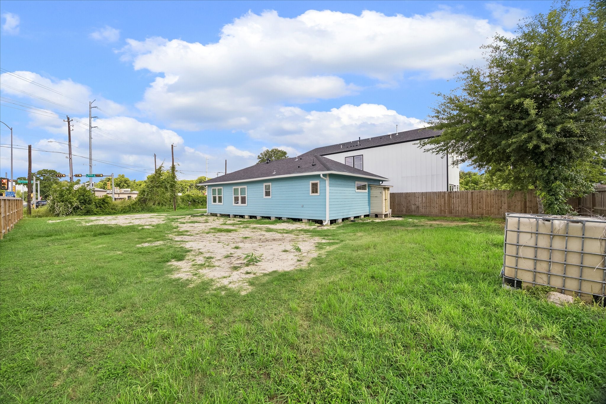 7702 Sealey Street Houston, TX 77088 - Photo 5 of 25