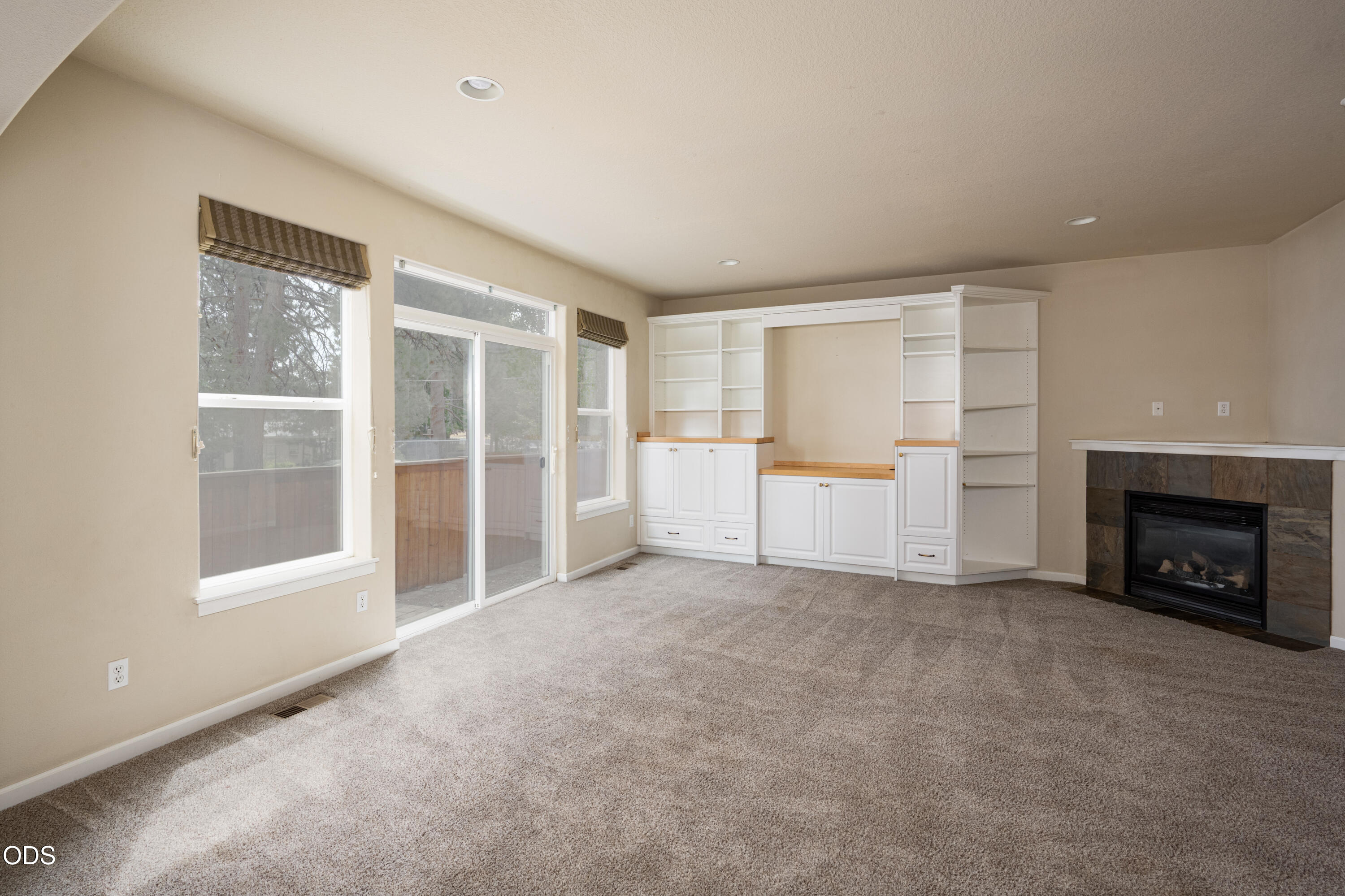 61506 Tall Tree Court Bend, OR 97702 - Photo 7 of 37