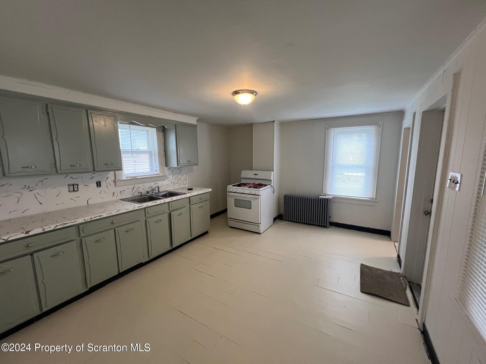 431 4th Avenue Scranton, PA 18505 - Photo 2 of 26
