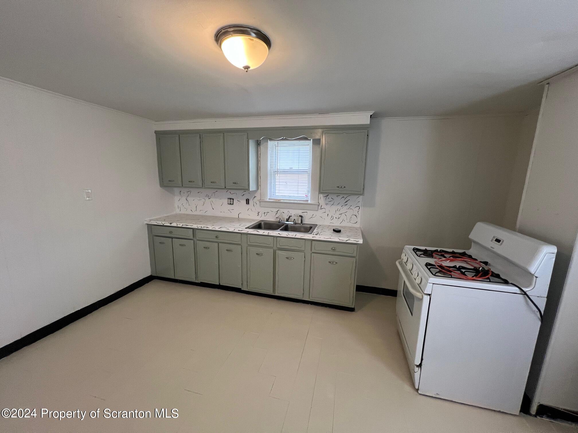 431 4th Avenue Scranton, PA 18505 - Photo 3 of 26