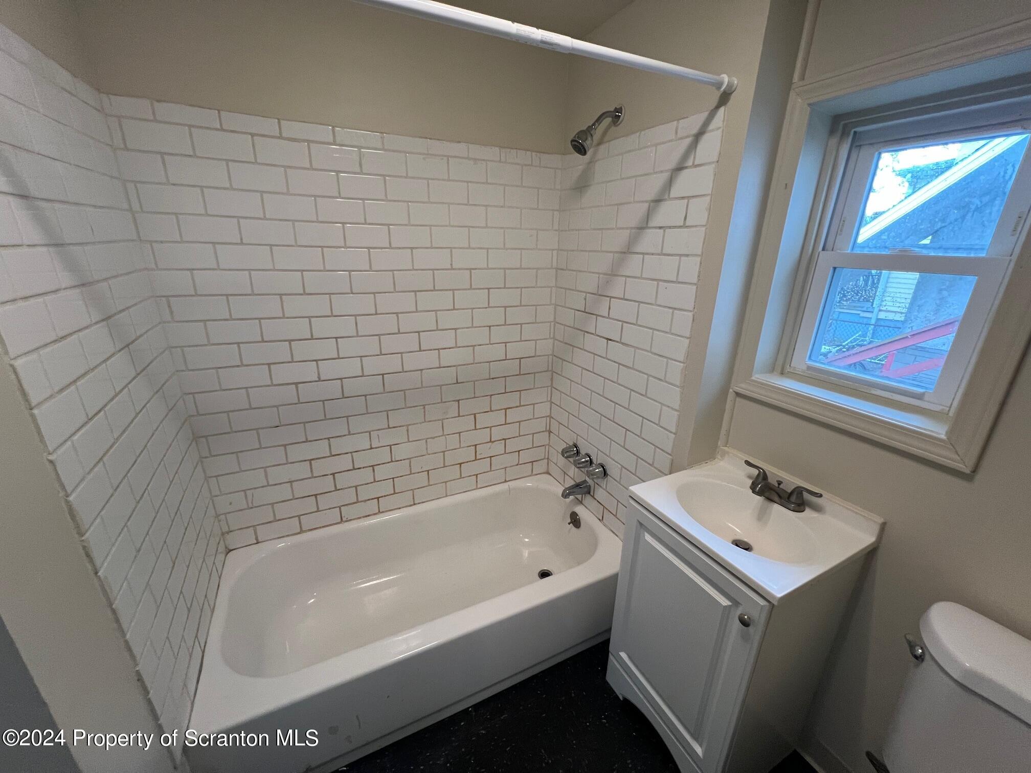 431 4th Avenue Scranton, PA 18505 - Photo 7 of 26