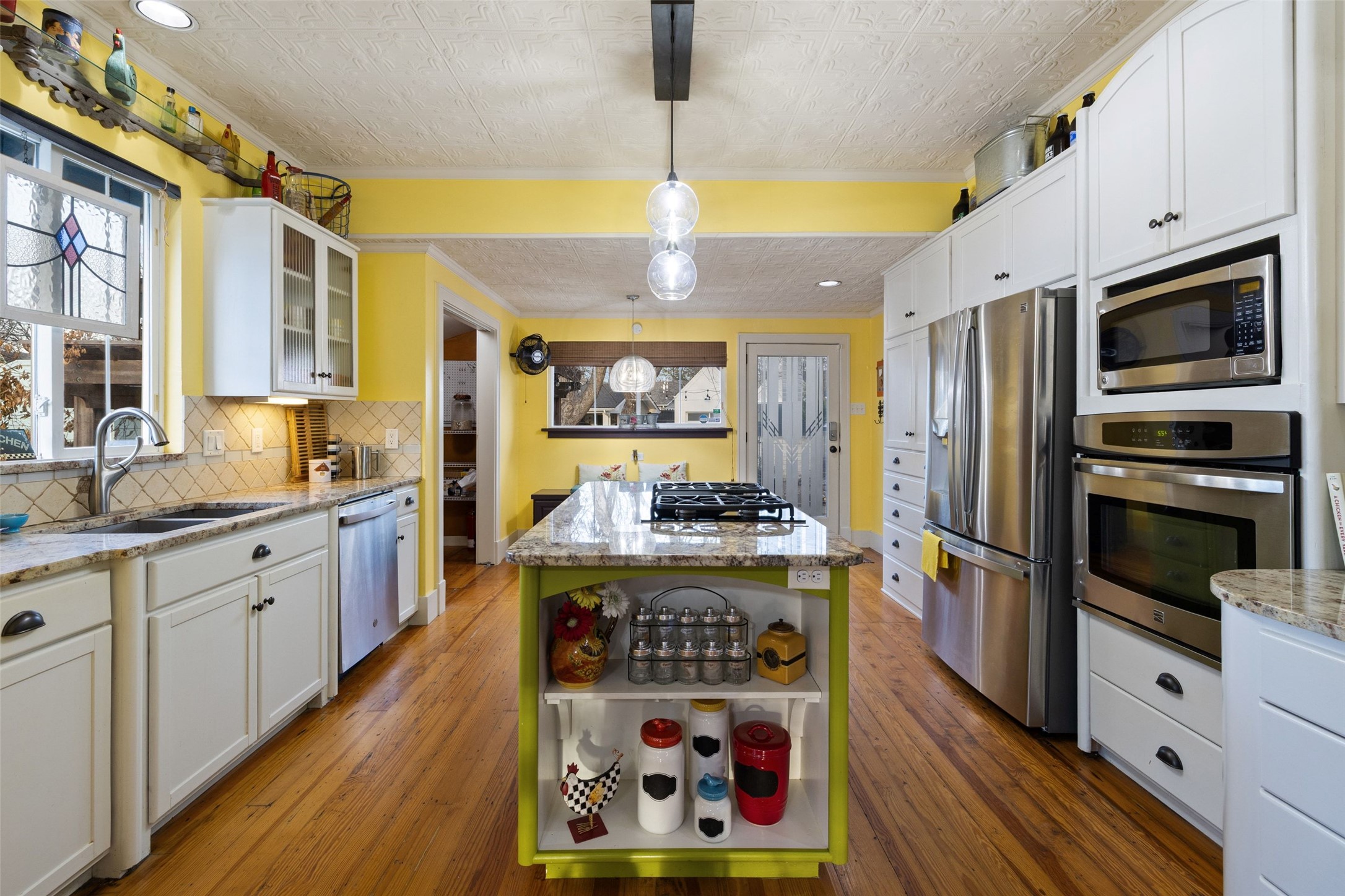 1507 South Church Street Georgetown, TX 78626 - Photo 17 of 40 a kitchen with stainless steel appliances granite countertop a stove and a refrigerator