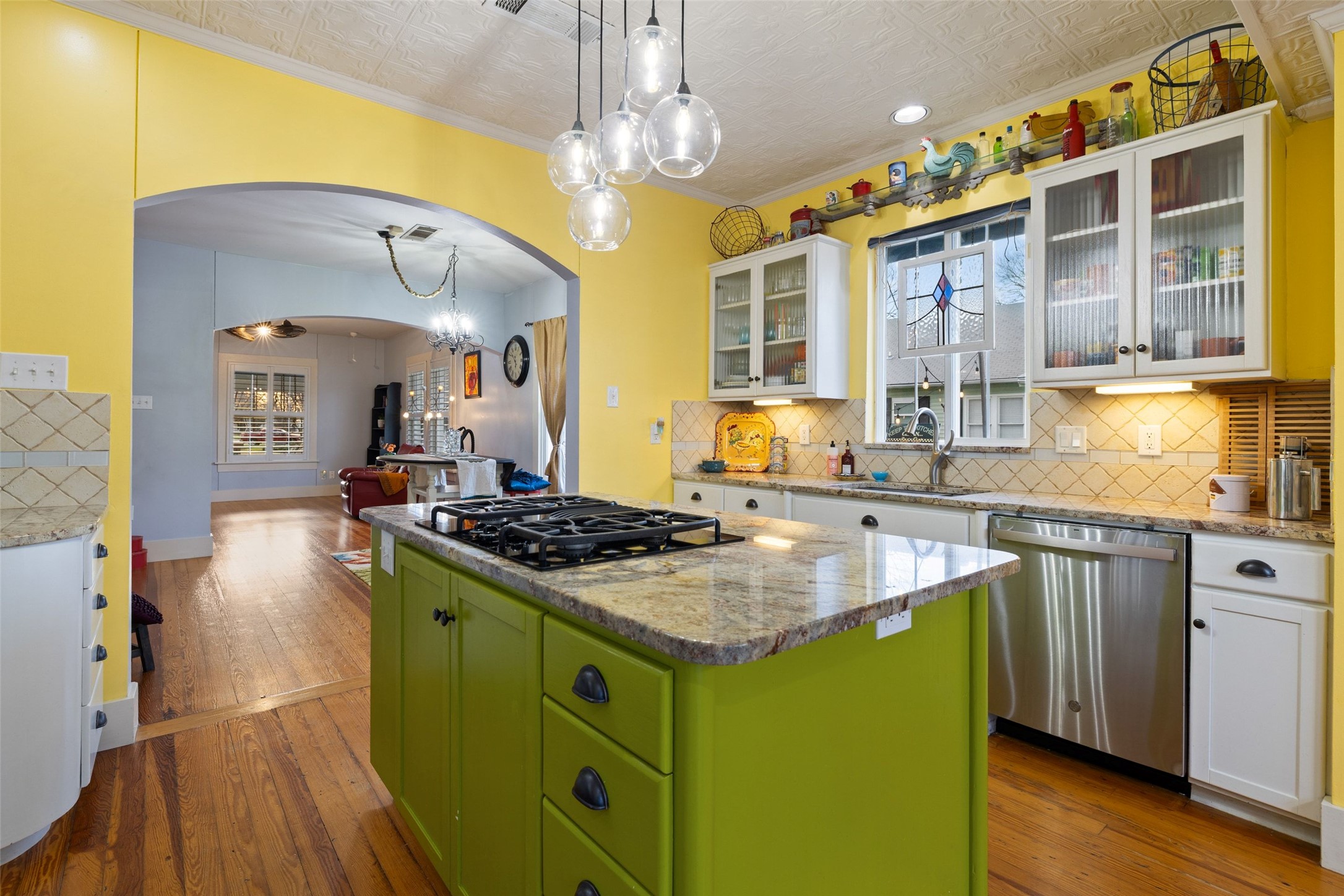 1507 South Church Street Georgetown, TX 78626 - Photo 18 of 40 a kitchen with a stove and a sink