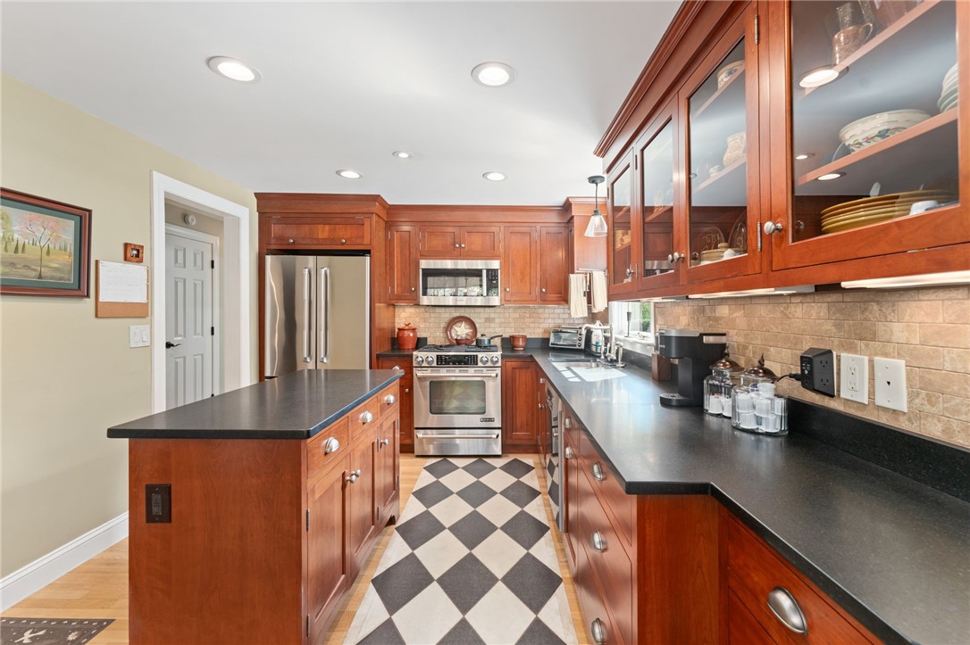 8 Standish Road Bellingham, MA 02019 - Photo 2 of 21 Gallery Image 2