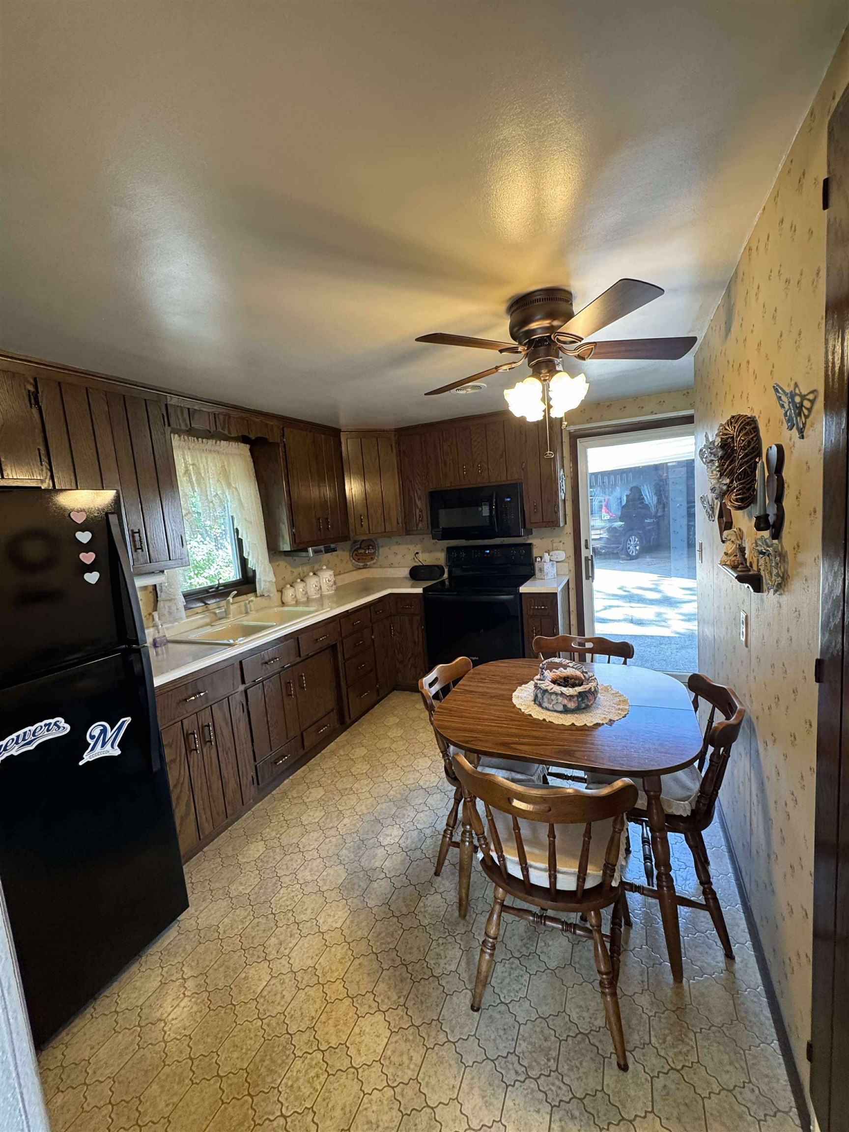 718 Roosevelt Street Menasha, WI 54952 - Photo 3 of 17