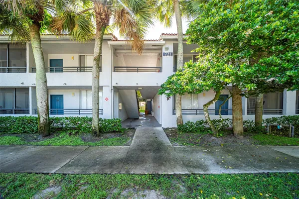 $1,990 | 721 Lyons Road, Unit 15208, Coconut Creek, FL 33063