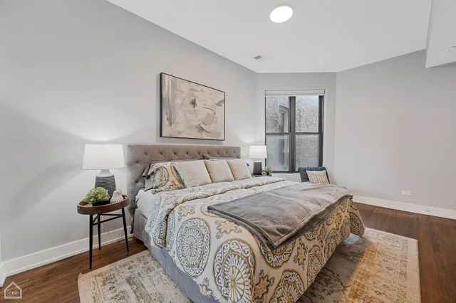 $2,695 | 4351 South King Drive, Unit 2, Chicago, IL 60653