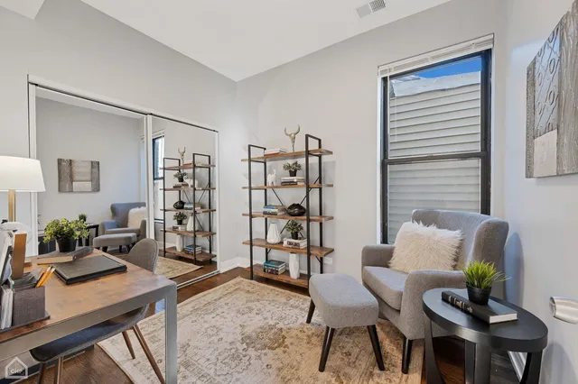 $2,695 | 4351 South King Drive, Unit 2, Chicago, IL 60653