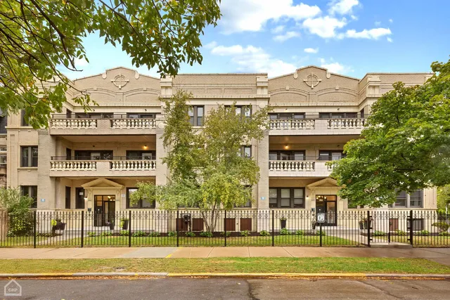 $2,695 | 4351 South King Drive, Unit 2, Chicago, IL 60653