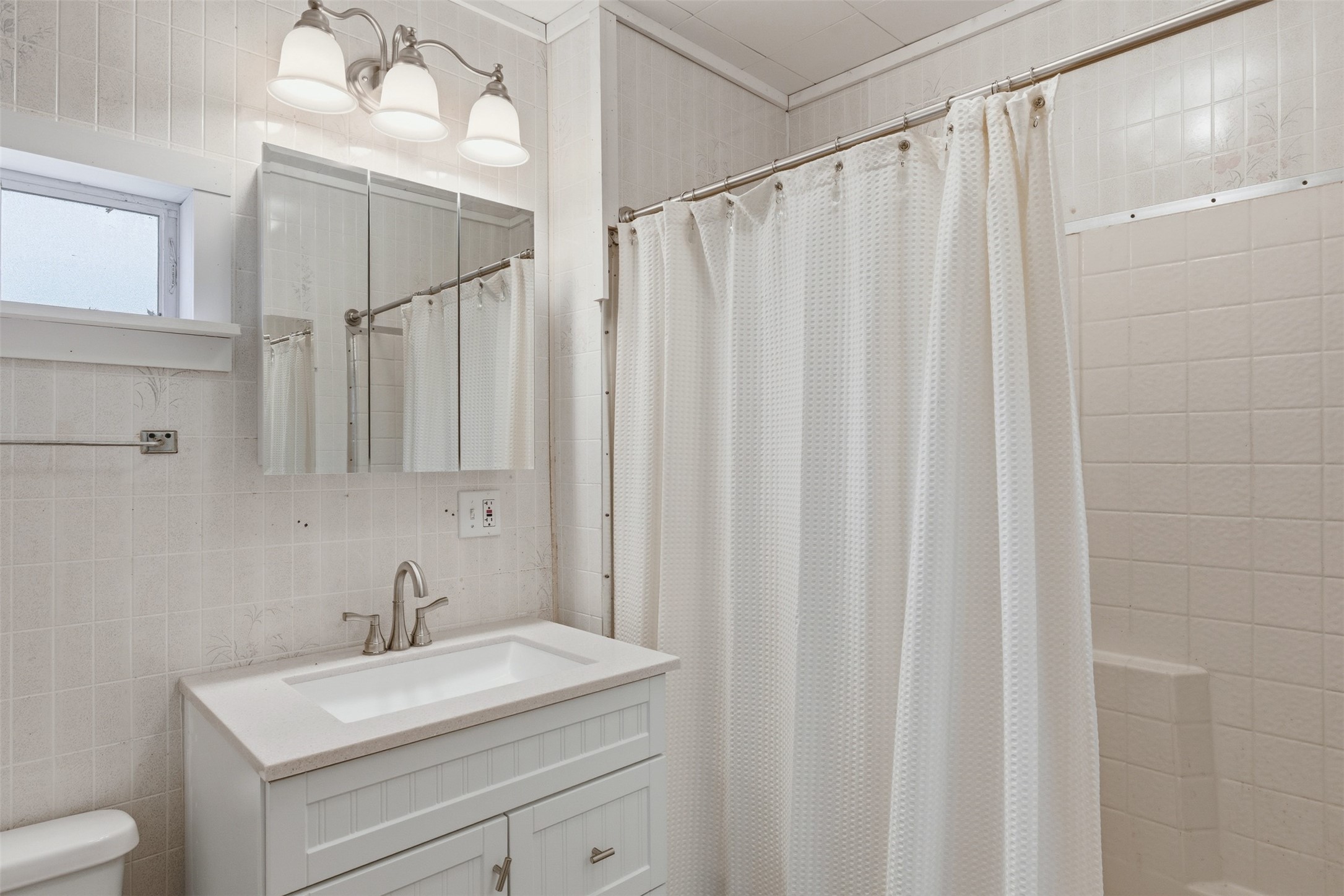 1310 Brazos Street Hempstead, TX 77445 - Photo 17 of 32 a bathroom with a sink a toilet and shower