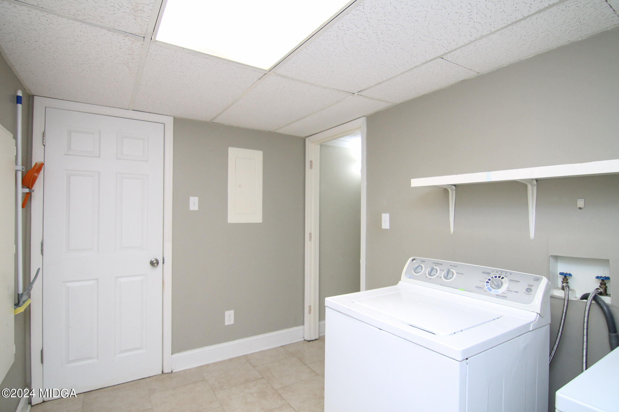 102 Nancy Place Bonaire, GA 31005 - Photo 38 of 48 a utility room with dryer and washer