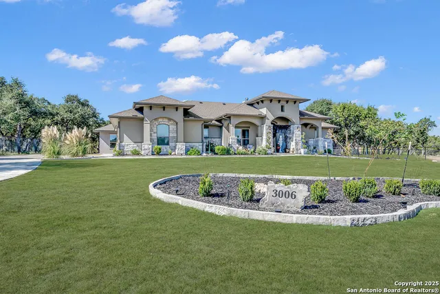 a view of house with a garden space