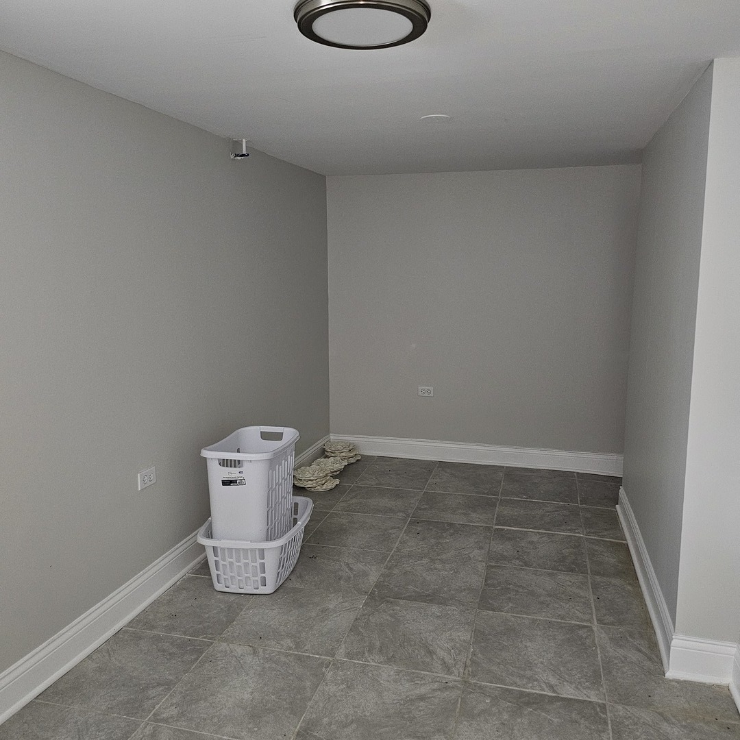 1750 183rd Street Homewood, IL 60430 - Photo 10 of 14 a room with a shelf