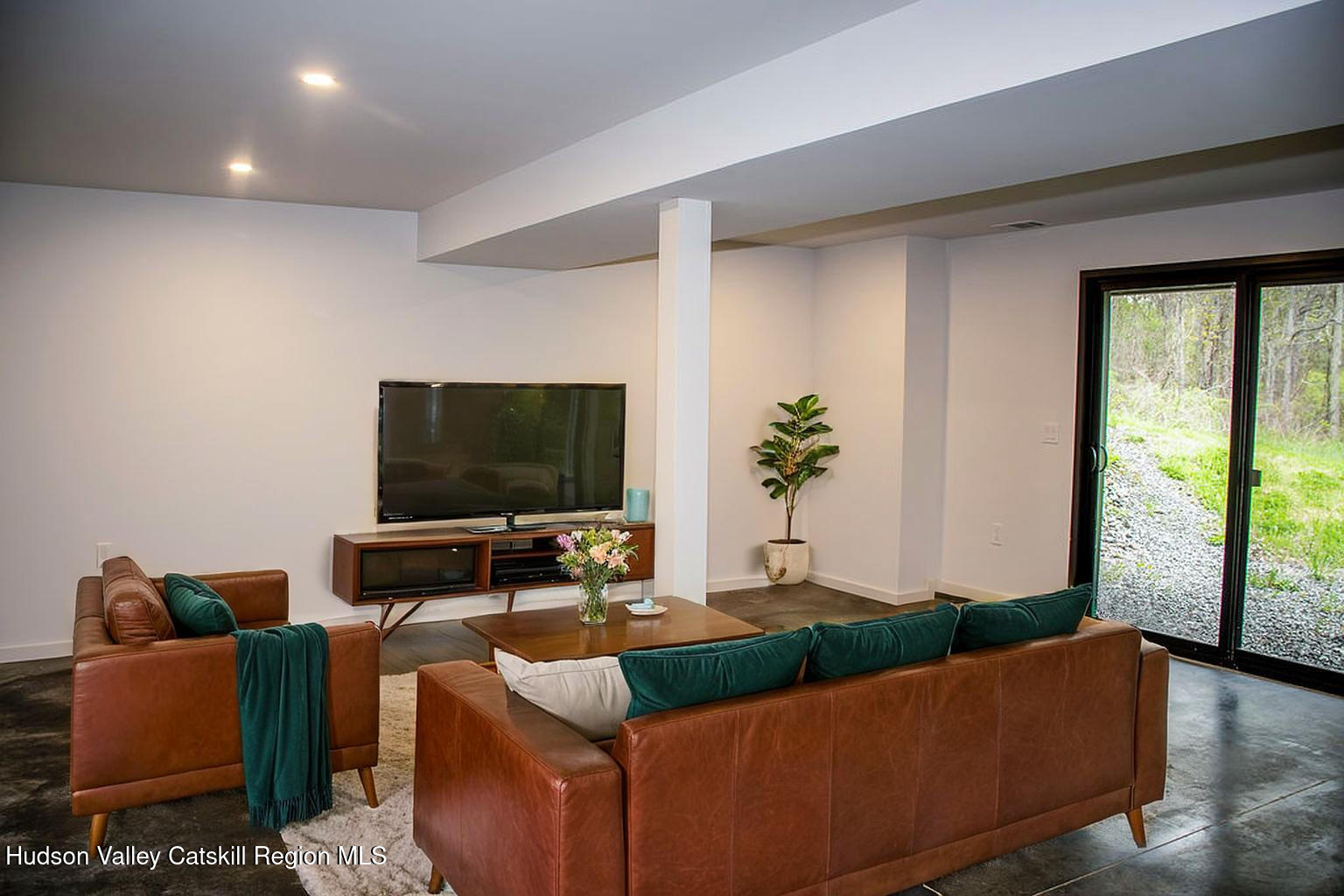 13 Regal Road Stockport, NY 12173 - Photo 23 of 31 Family Room VS