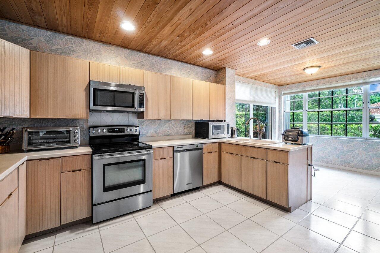 5799 Northwest 24th Terrace Boca Raton, FL 33496 - Photo 8 of 33 Kitchen
