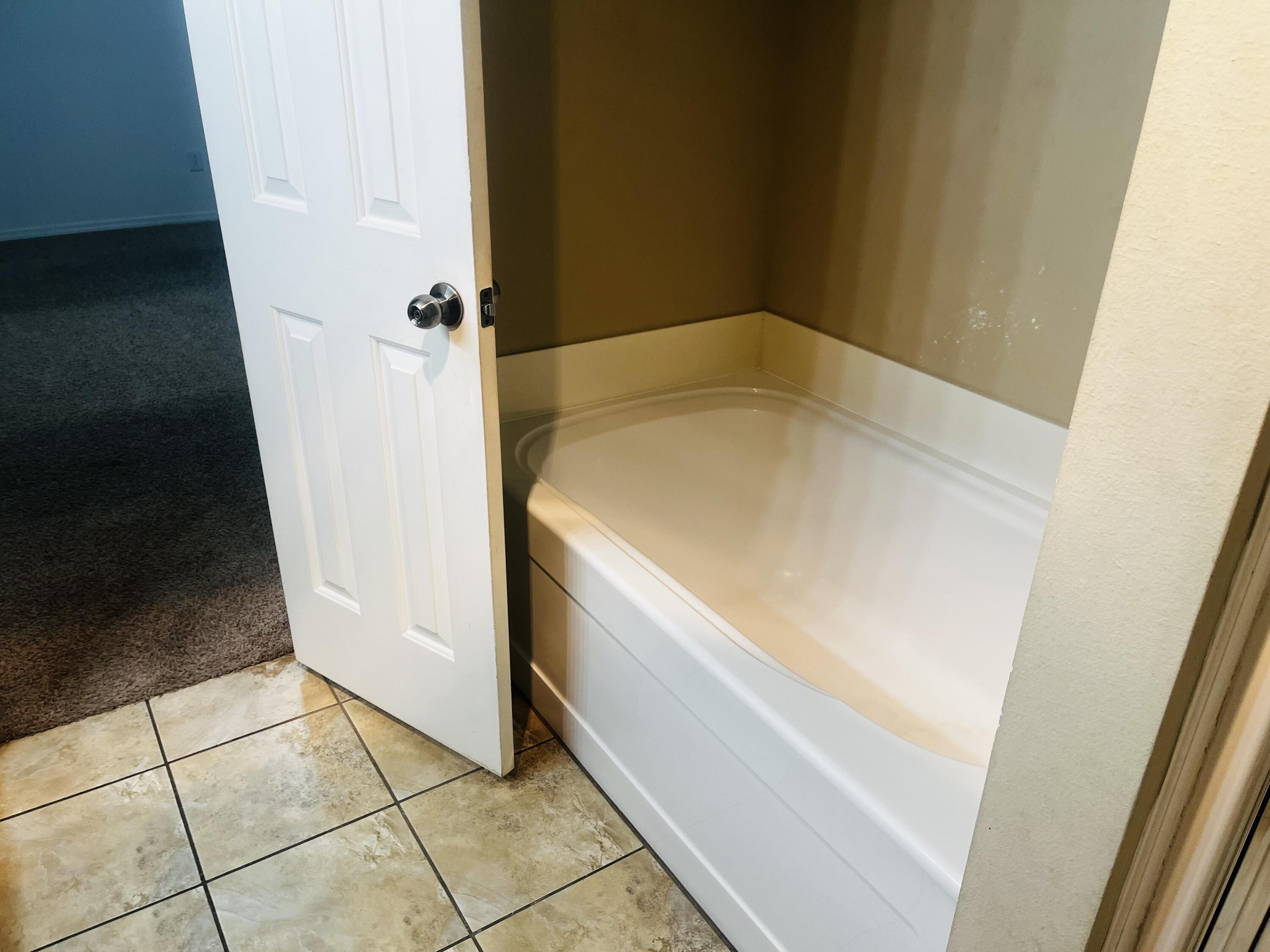 10016 Weatherford Avenue Lubbock, TX 79423 - Photo 17 of 29 a bathroom with a bathtub