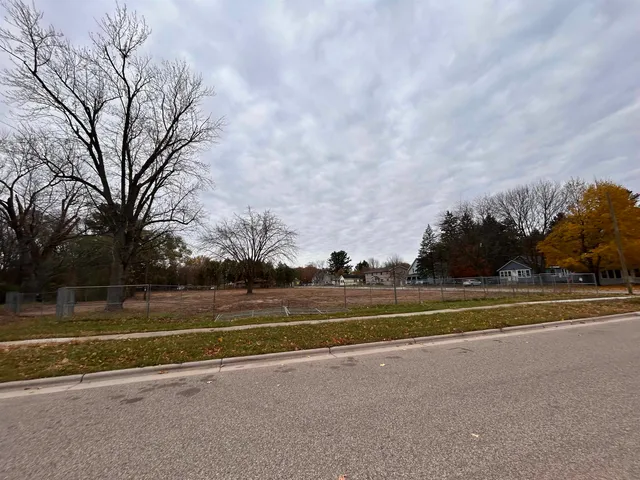 $49,900 | 327 South Waupaca Street, Wautoma, WI 54982