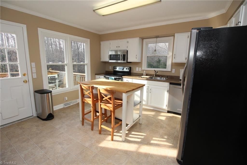 8416 Coachman Lane Rural Hall, NC 27045 - Photo 7 of 20 Gallery Image 7