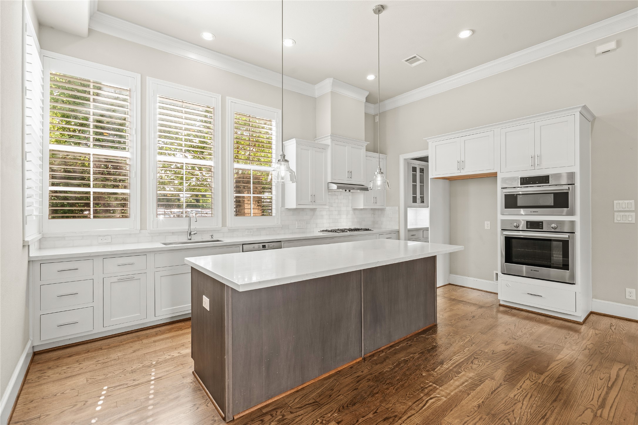 10902 Grove Tree Lane Houston, TX 77043 - Photo 15 of 36