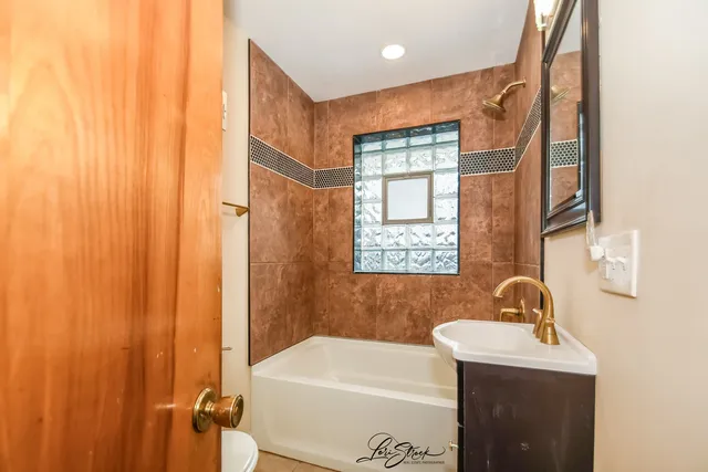 $225,000 | 1009 Helen Avenue, Joliet, IL 60433