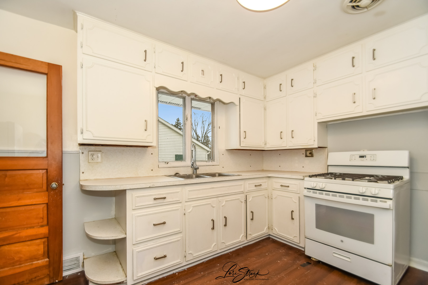 1009 Helen Avenue Joliet, IL 60433 - Photo 8 of 23 a kitchen with cabinets appliances a sink and a oven