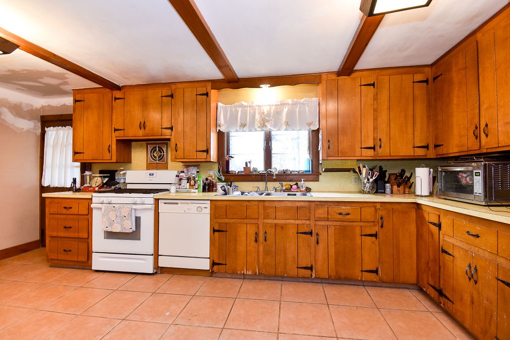 107 Cucumber Hill Road Foster, RI 02825 - Photo 5 of 39