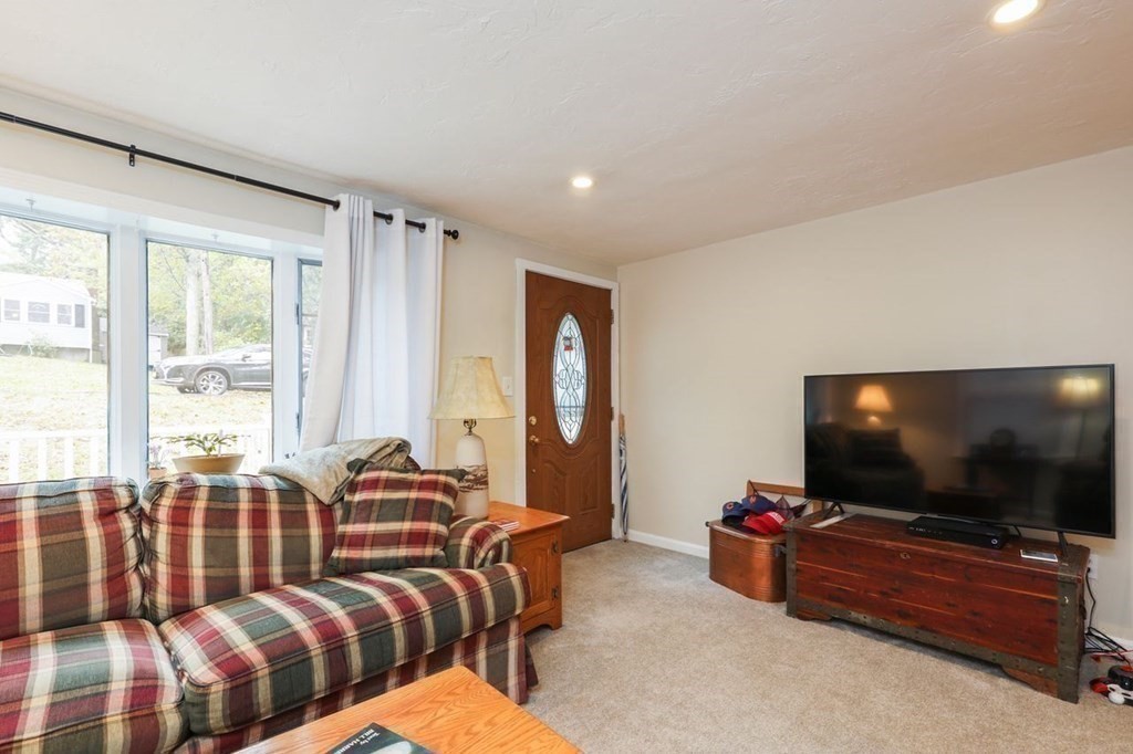 18 Arboretum Road Plymouth, MA 02360 - Photo 8 of 24 Gallery Image 8