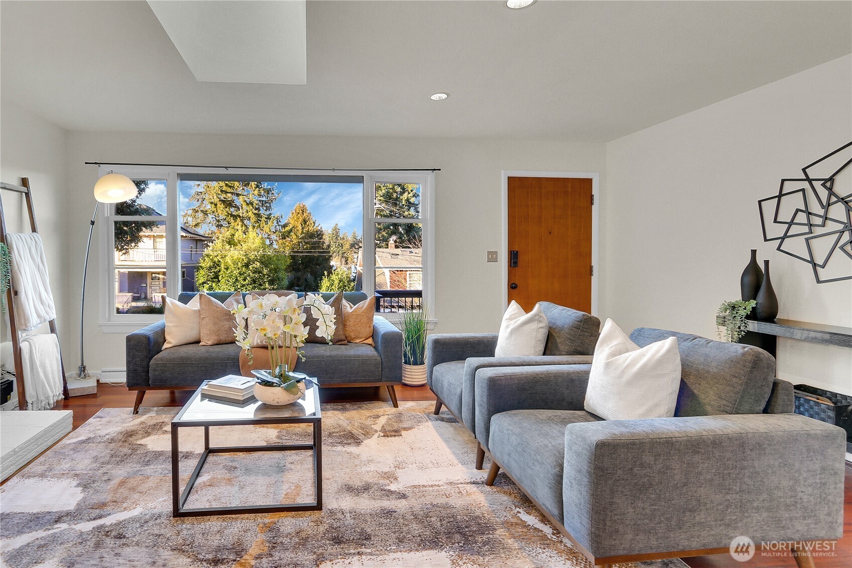 4209 South Lucile Street Seattle, WA 98118 - Photo 4 of 32