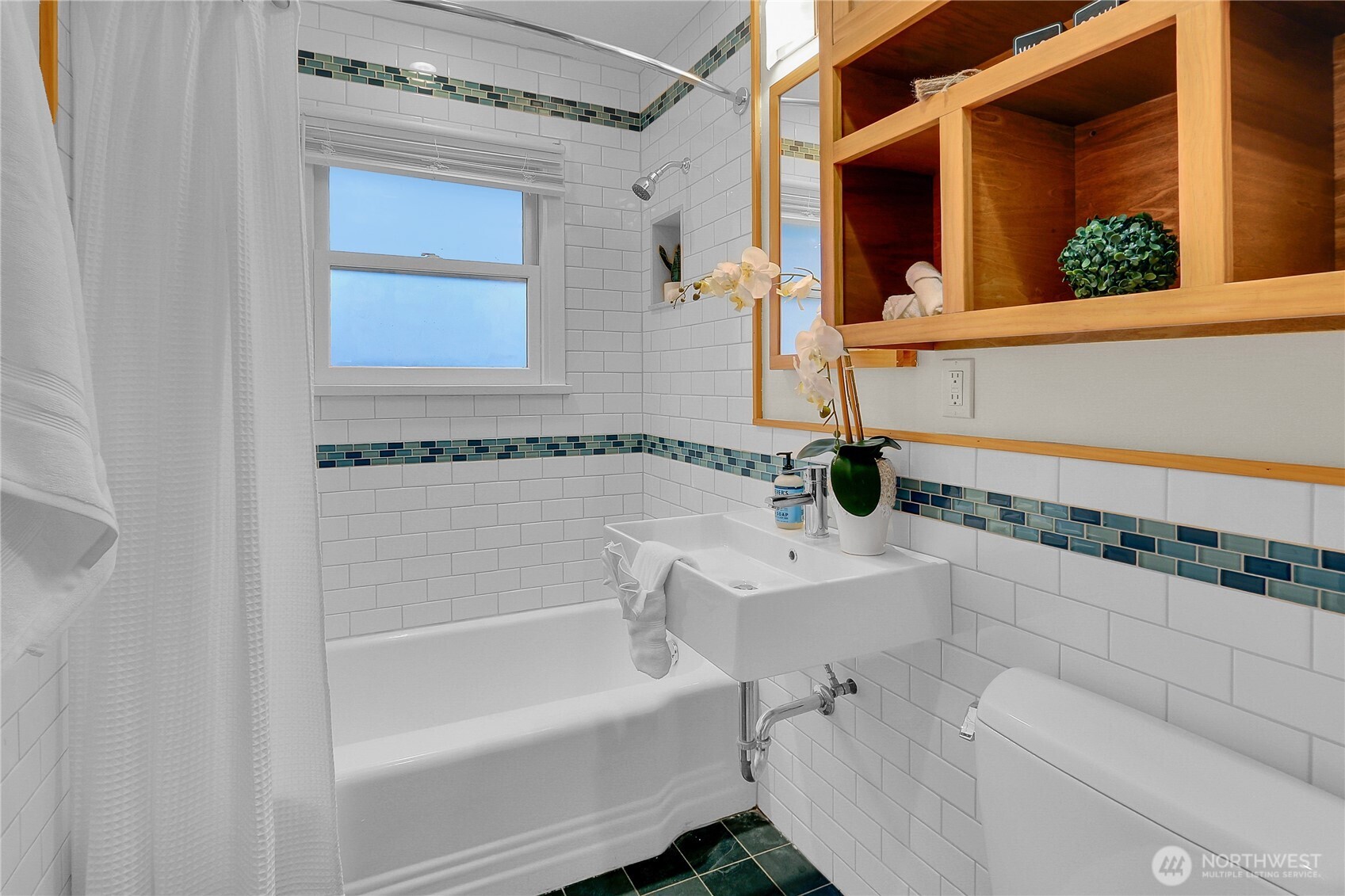 4209 South Lucile Street Seattle, WA 98118 - Photo 8 of 32