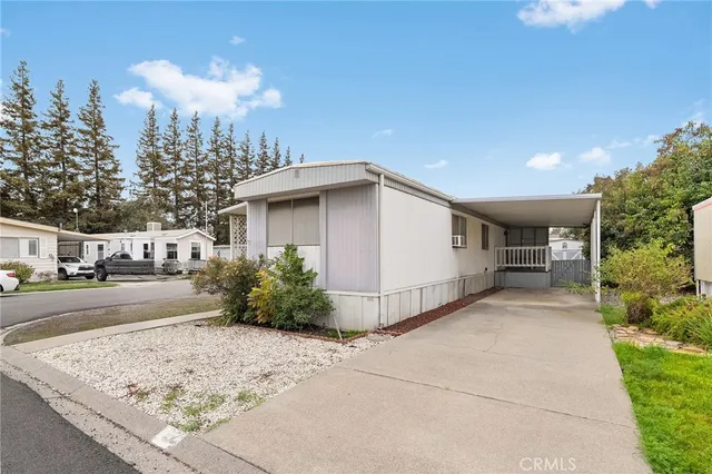 a view of a house with backyard and trees