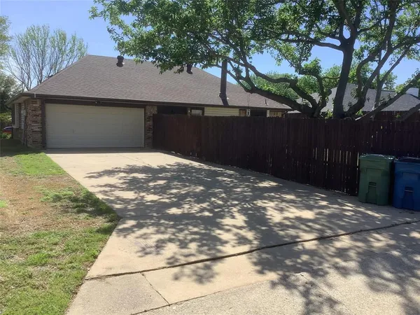 $2,300 | 1565 North Valley Parkway, Lewisville, TX 75077